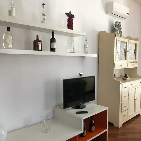 Lioce 1 Howme Apartment Bari